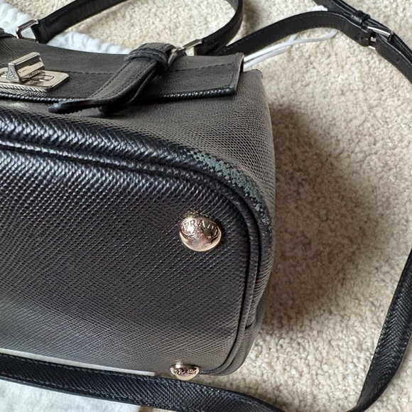 ✨GENUINE✨ PRADA Leather Black Saffiano Small 2015 Satchel - Picture 6 of 9